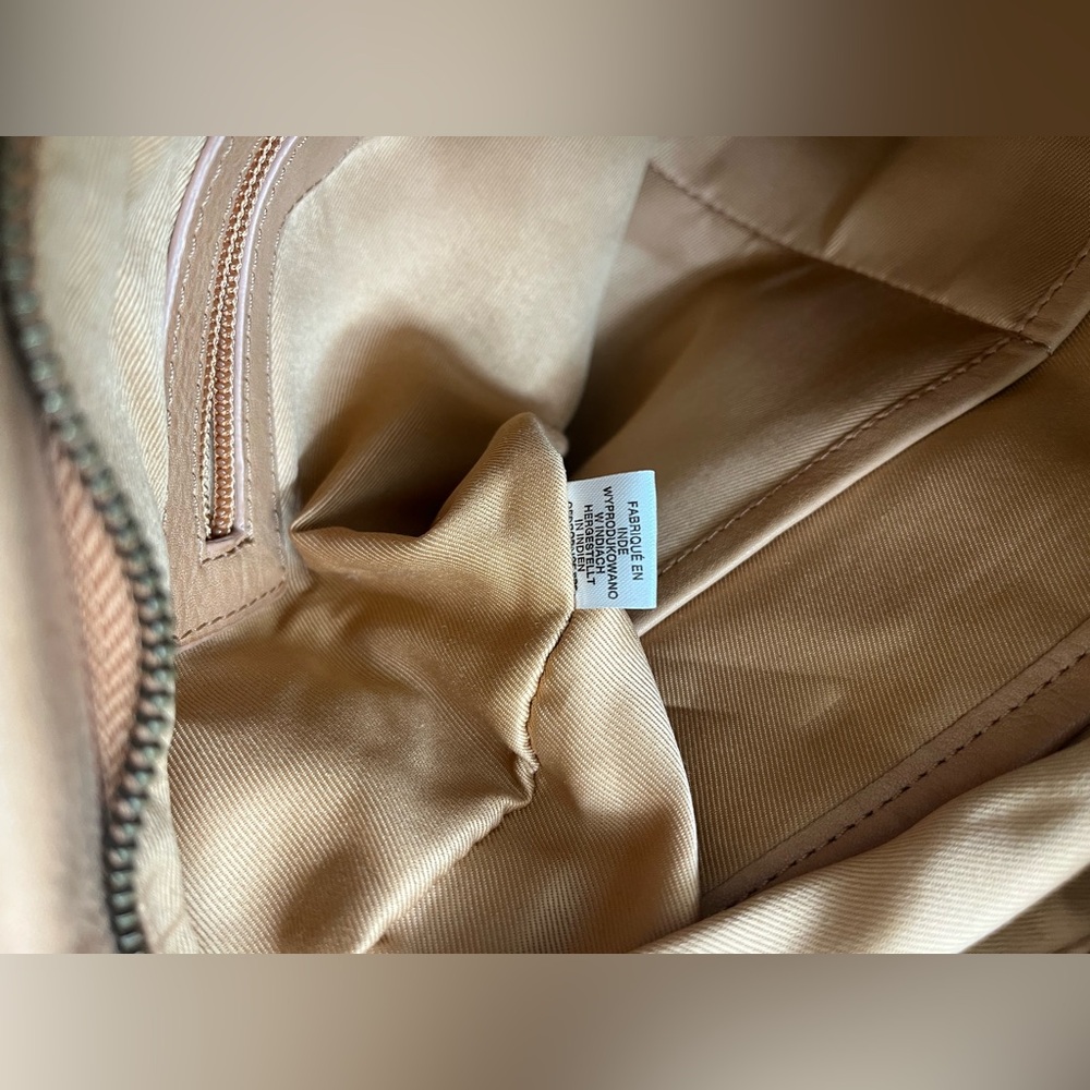 Aspen Authentic Genuine Leather Backpack - Picture 6 of 9
